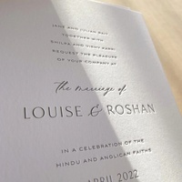 Carte d'invitation de mariage personnalisée en papier coton avec ruban, impression typographique fantaisie à faible MOQ, lettrage en creux