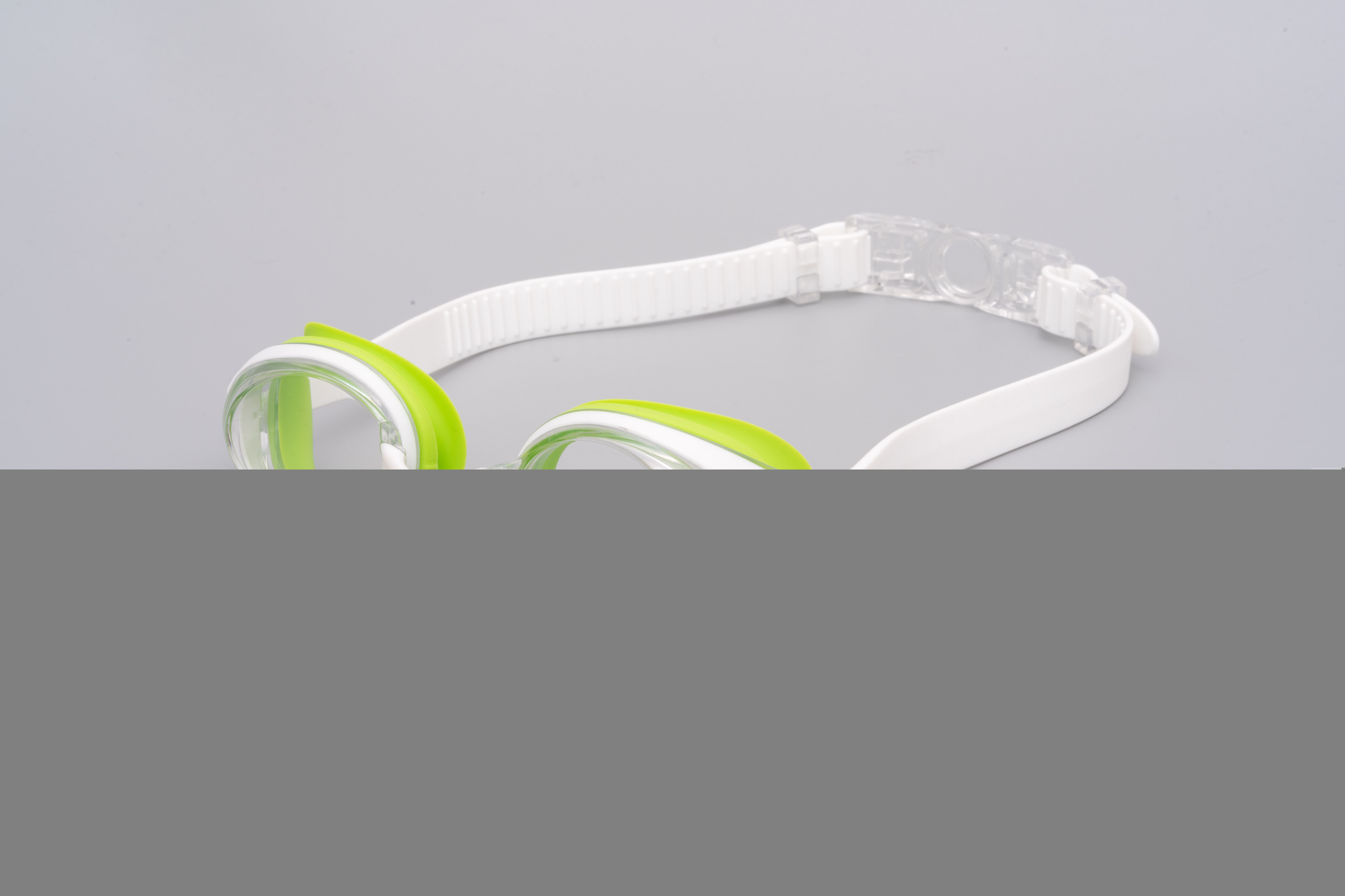 สีขาวและสีเขียว