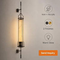 Applique murale verticale moderne de luxe en alabâtre marbré texturé, avec cadre en fer et lampe LED en acrylique pour villa