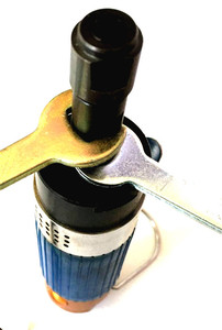 Pneumatique 1/4 po. Mini-meuleuse professionnelle. Quelle que soit la force avec laquelle vous appuyez sur la meule en carbure pour meuleuse, la pièce de meuleuse ne se déforme pas. - Product Image 4