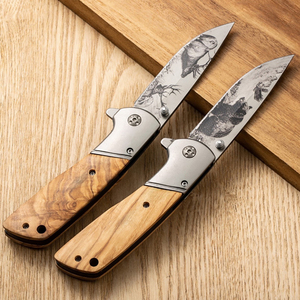 มีดพับลายสัตว์สลัก<span class=keywords><strong>แบบ</strong></span>ขายส่งปี 2026 พร้อมโลโก้สั่งทำ ด้ามไม้ ของขวัญ มีดพกพา EDC สำหรับตั้งแคมป์ ล่าสัตว์ กิจกรรมกลางแจ้ง - Product Image 2