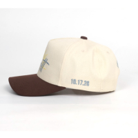 Casquette de haute qualité à 5 panneaux, non structurée, à visière incurvée, avec broderie bicolore
