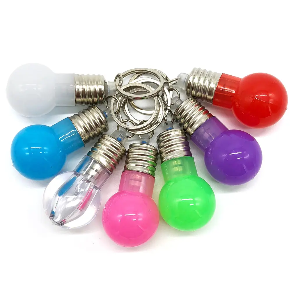 Nouveau porte-clés en plastique en forme d'ampoule LED de couleur Éclairage LED Mini porte-clés ampoule Lampe avec logo personnalisé