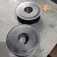Poulie de distribution sur mesure en acier au carbone C45 usinée CNC, traitement de surface par noircissement/phosphatage, OEM/ODM pour charges lourdes