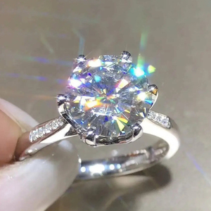 Huitan, venta al por mayor, diseño clásico de 6 garras, anillo de dedo de compromiso de diamante imitado para boda, anillos de circón chapados en plata para mujer - Product Image 4