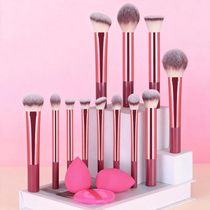 Juego de Brochas de Maquillaje Profesional de 12 Piezas con Mango Metálico para Sombras de Ojos, Rubor, Lápiz de Cejas y Delineador de Ojos - Product Image 5