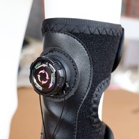 Bottes orthopédiques professionnelles pour chien avec système à molette rotative, semelle rigide antidérapante, chaussures pour animaux qui ne tombent jamais, protection de la cheville