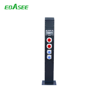 Pilier de recharge industriel au sol, boîtier de distribution d'énergie métallique avec prise étanche IP67 et protection par disjoncteur