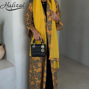 Hafizah Maßgefertigte Senfgelbe Abaya mit Tropischem Blätterdruck, Offene Kimono-Strickjacke mit Langen Ärmeln, Elegante Bescheidene Kleidung für Muslimische Frauen - Product Image 1
