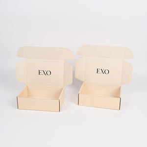 Boîte d'avion de luxe personnalisée avec impression offset dorée, doublure en éponge écologique réutilisable et pelliculage mat - Product Image 1