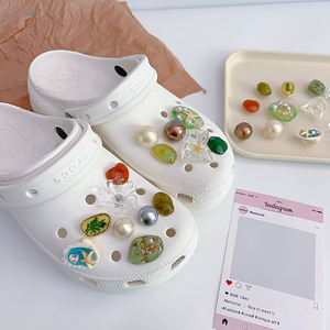 Série Verte : Breloques de luxe vintage effet croco, Clips de chaussures irisés faits main en forme d'étoile de mer et de perle, Accessoires de décoration de chaussures DIY - Product Image 1