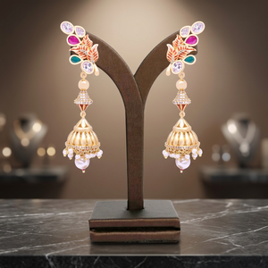 El mejor vendedor de joyería de fiesta de moda tradicional, Pendientes colgantes AD chapados en oro mate elegantes, Material de latón personalizado, suministrado a la moda - Product Image 2