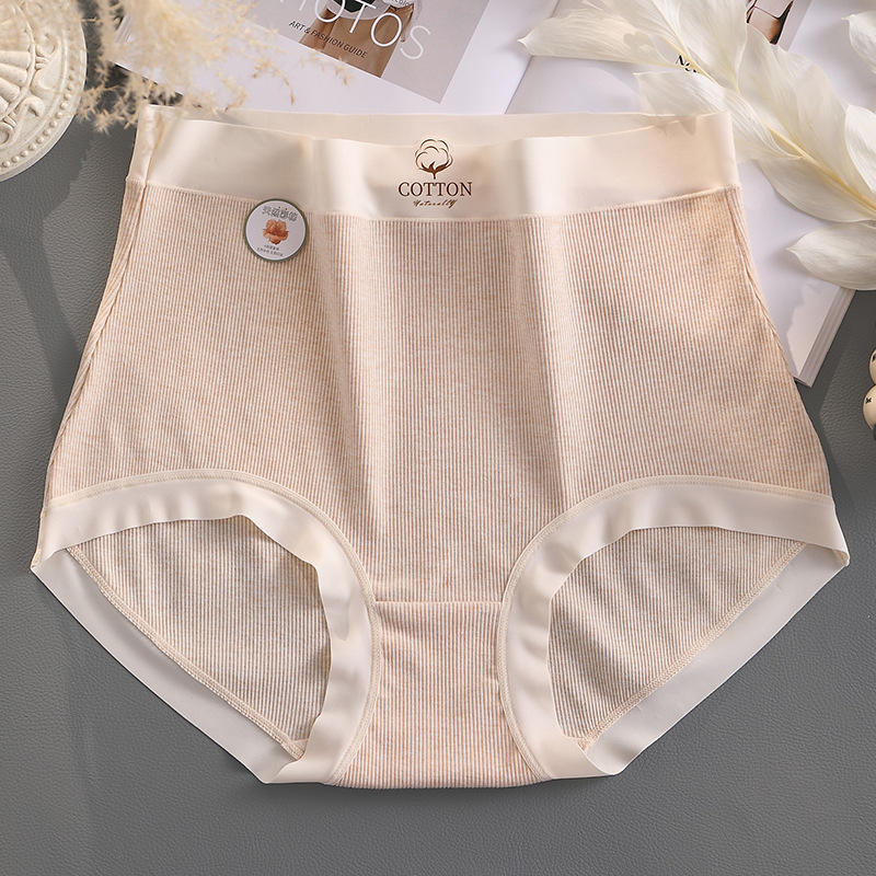 Algodón de colores con hilo.