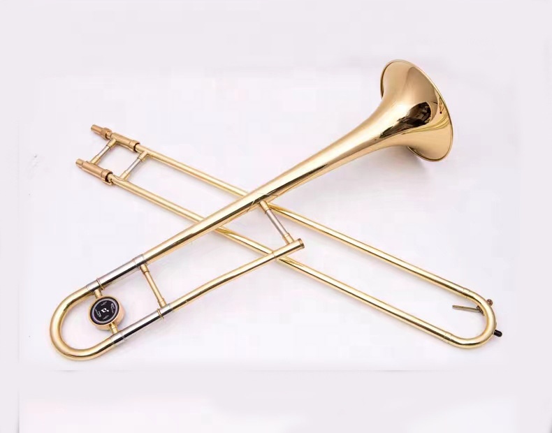 Un instrument de trombone en laiton laqué or avec étui dans la tonalité B plate du baryton