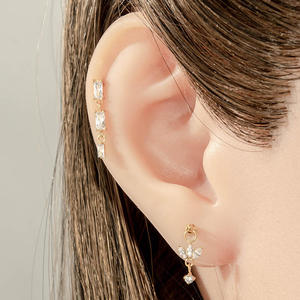 Boucles d'oreilles pendantes en titane G23 avec diamant CZ transparent, à filetage interne, pour cartilage, bijoux fins de piercing, modèle Lotus Implant - Product Image 2