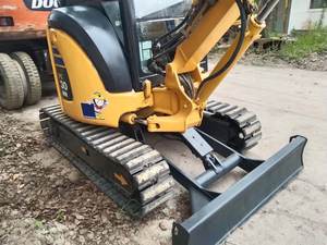 Miniexcavadora Komatsu (usada) Origen japonés Buen estado Horas de trabajo más bajas Incluye núcleo de motor de bomba de motor - Product Image 6