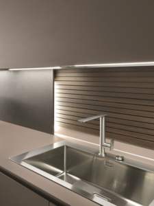 Fabrication sur mesure de meubles de cuisine en bois américain laqué, sans poignée, design OEM - Product Image 5