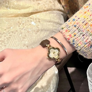 Bracelet de montre en cuir et alliage de quartz, motif trèfle à quatre feuilles, style vintage, pour usage quotidien - Product Image 3