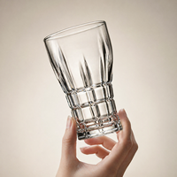 Modern creatief gestreept gedraaid bierglas loodvrij verdikt ambachtelijk bierglas voor bar restaurant feest proeverij dagelijks gebruik