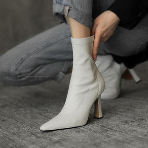 <span class=keywords><strong>Bottines</strong></span> en <span class=keywords><strong>cuir</strong></span> pour femmes noires de haute qualité avec bout pointu à talons hauts <span class=keywords><strong>Chelsea</strong></span> Bootie pour la saison d'automne - Product Image 4
