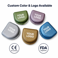 Boîte de rangement transparente colorée en plastique pour appareil orthodontique et aligneur, idéale pour cliniques dentaires et voyages (vente en gros OEM)