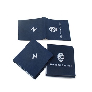 <span class=keywords><strong>Couture</strong></span> sur logo personnalisé bon marché pli central damassé vêtement tissu tissé marque vêtements étiquettes principales étiquettes pour vêtements - Product Image 5