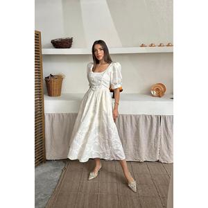 เดรสยาวสีเบจสไตล์ลำลองหรูหรา ปักลายแขนพอง คอปีเตอร์แพน ไซส์ XS สำหรับฤดูร้อน ขายส่งแบบ ODM - Product Image 5