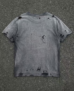 เสื้อยืดคอกลมแขนสั้นผู้ชาย สีเทา ผ้าฝ้ายฟอกสีสไตล์วินเทจ ทรงปกติ สีพื้น ผ้าเจอร์ซีย์ถัก - Product Image 1