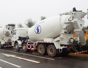 Camión Mezclador de Concreto Shacman Dlong 8x4 de 12m3 con Precio Bajo en Venta - Product Image 4
