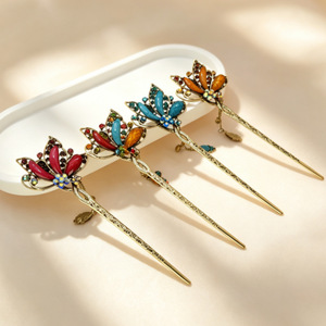 Épingle à cheveux papillon vintage effet vieilli, nouveau style chinois, ornement capillaire coloré en strass avec pompons, pour Hanfu, cheongsam - Product Image 1