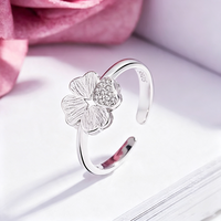 Ensemble de bijoux pour femmes en argent S925 étanche avec zircon, comprenant un pendentif trèfle à quatre feuilles, un collier, une bague, des boucles d'oreilles et un bracelet, personnalisable en gros