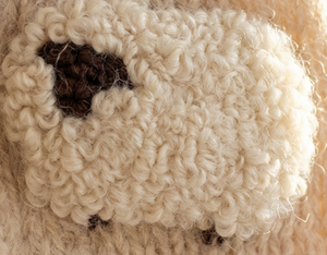 Cardigan bébé unisexe tricoté à la main par un artisan - Pull classique à col rond 100% coton biologique, veste pour tout-petit faite à la main au crochet - Product Image 6
