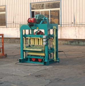 Máquina Eléctrica Eficiente para Fabricar Bloques QTj-40 - Idea de Negocio Rentable <span class=keywords><strong>en</strong></span> África - Product Image 4