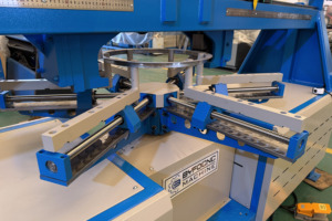 Byfo sản xuất mới CNC tự động thủy lực hai đầu đấm máy cho mặt bích tròn - Product Image 4