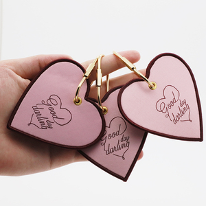 Portachiavi Personalizzato con Cuore Ricamato, Anello Portachiavi con Logo Intessuto su Misura per Bomboniere e Omaggi Promozionali Aziendali - Product Image 4