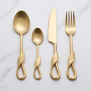 Ensemble de couverts sculpturaux en acier inoxydable doré mat à boucle torsadée, finition PVD doré mat, résistant à la rouille, pour hôtels, restaurants et cuisines - Product Image 1
