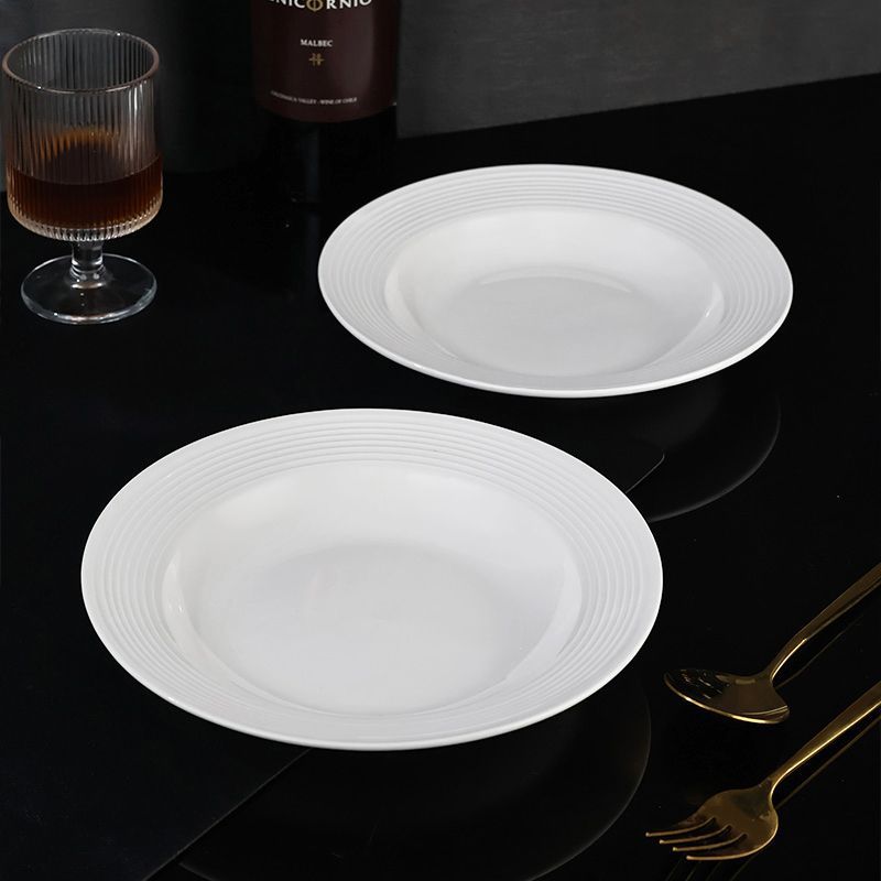 Deux assiettes plates en forme de chapeau de paille à bord replié de 8,75 pouces