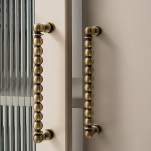 Boutons de meuble vintage en laiton massif de style français du milieu du siècle, poignées rondes pour armoire en cuivre pur, poignées de porte de placard, boutons de tiroir - Product Image 2