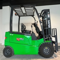 Chariot élévateur électrique à batterie lithium AC haute performance avec une hauteur de levage de 3 à 6 m pour centre logistique d'entrepôt et entrepôt frigorifique