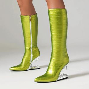 Botas de tacón de cuña de material moderno y novedoso, talla 43, con diseño de dientes de tiburón para mujer - Product Image 5