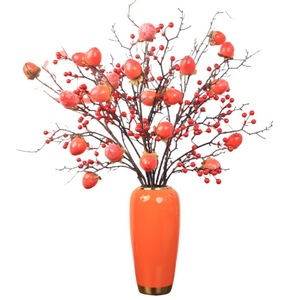 Qingyu Chronicle Baies artificielles de houx rouges, branche unique en plastique, décoration de Noël et du Nouvel An pour la maison - Product Image 5