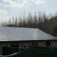 Garantierte BIPV-Solardachziegel Beschichtete Metallschindeln Gebäudeintegriertes Dachmaterial Platten Paneele Steinbeschichtete Dachziegel