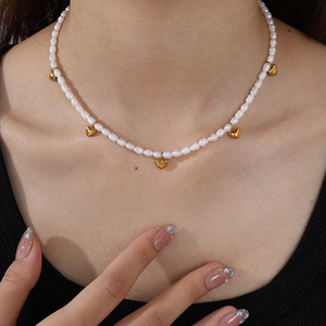 สร้อยคอมุกน้ำจืดสีขาวพร้อมจี้รูปหัวใจชุบทองสำหรับผู้หญิงใส่ได้ทุกวัน - Product Image 3