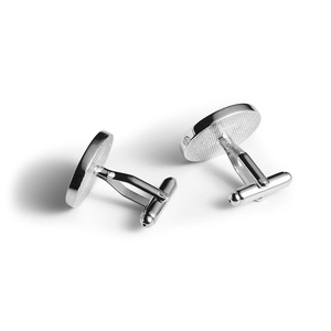 Boutons de manchette en métal argenté de qualité supérieure, nouveau style, design spécial, logo personnalisé, fournis directement par l'usine - Product Image 6