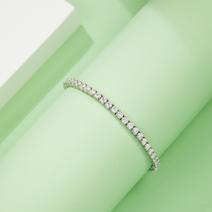 Pulsera de tenis con corte redondo J&C, fabricada en plata S925, engastada a mano con diamantes cultivados en laboratorio - 0.5 ct por piedra, color D, claridad VVS - Product Image 4