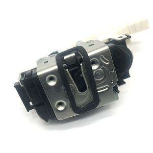 Cerradura de Puerta Delantera Izquierda para Mercedes-Benz Sprinter 906, 9067202135 y 9067201435, Producto de Alta Calidad - Product Image 4