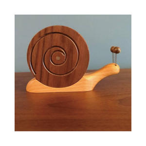 Ensemble de sous-verres d'escargot mignon en bois, tapis de boisson artisanal avec porte-escargot adorable, décor à la <span class=keywords><strong>maison</strong></span> unique fait à la main - Product Image 3