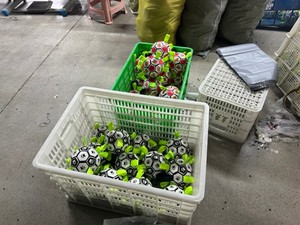 Pelota para Mascotas de 32 Paneles, Fabricada a Máquina, PU No Tóxico, Correa de Nailon, <span class=keywords><strong>Campana</strong></span> Interna Resistente, Juguete de Enriquecimiento para Perros - Product Image 4