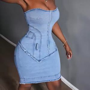 Robe en jean mini moulante vintage délavée à prix bas, vente en gros, haute qualité, décolleté sexy, sans bretelles, style OOTD - Product Image 1