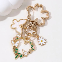 Gantungan Kunci Enamel Berbentuk Hati Kupu-kupu Bunga Cantik Modis, Gantungan Kunci Alami Musim Semi Serangga Tanaman yang Indah untuk Anak Perempuan, Hadiah yang Bagus